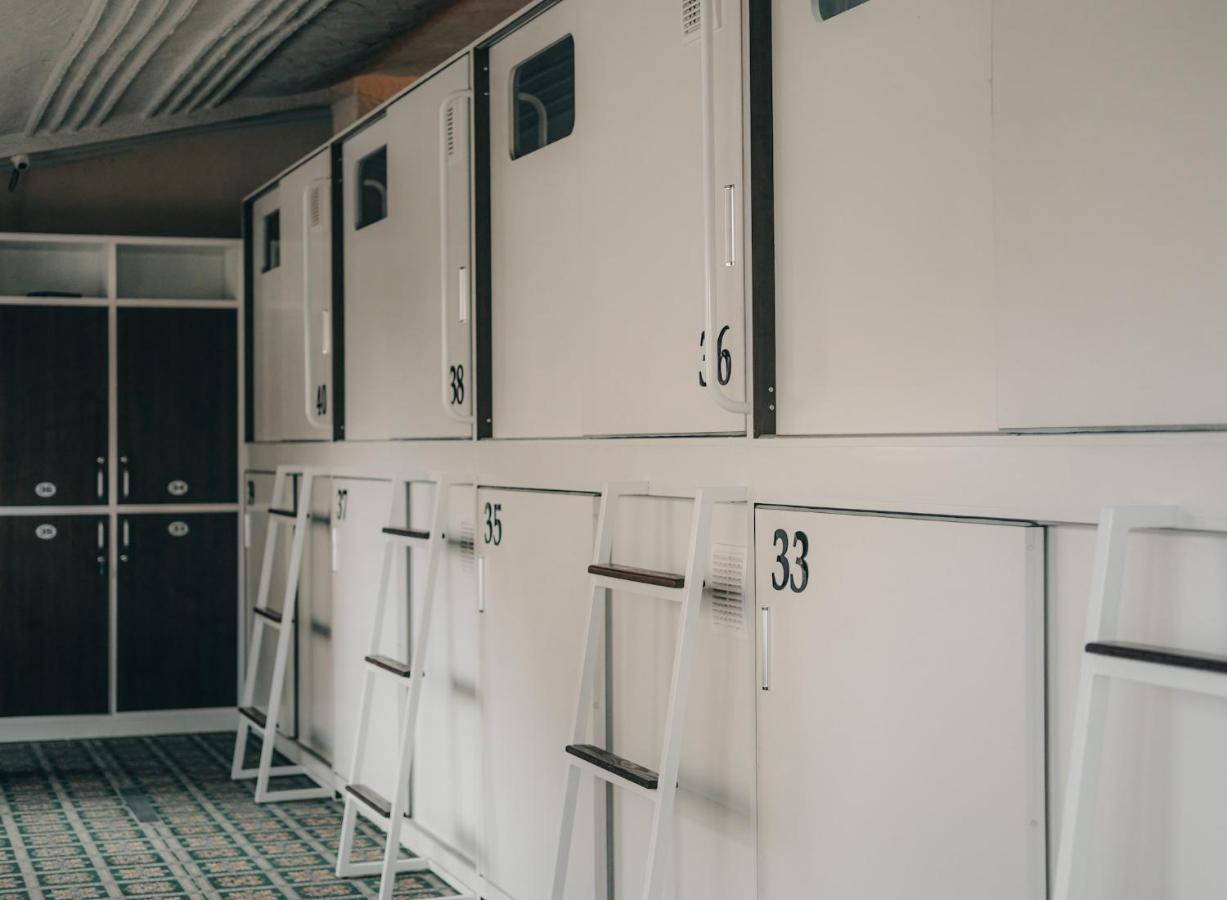 Capsule Hotel Technocave Бішкек Екстер'єр фото