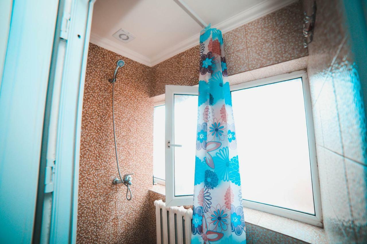 Capsule Hotel Technocave Бішкек Екстер'єр фото