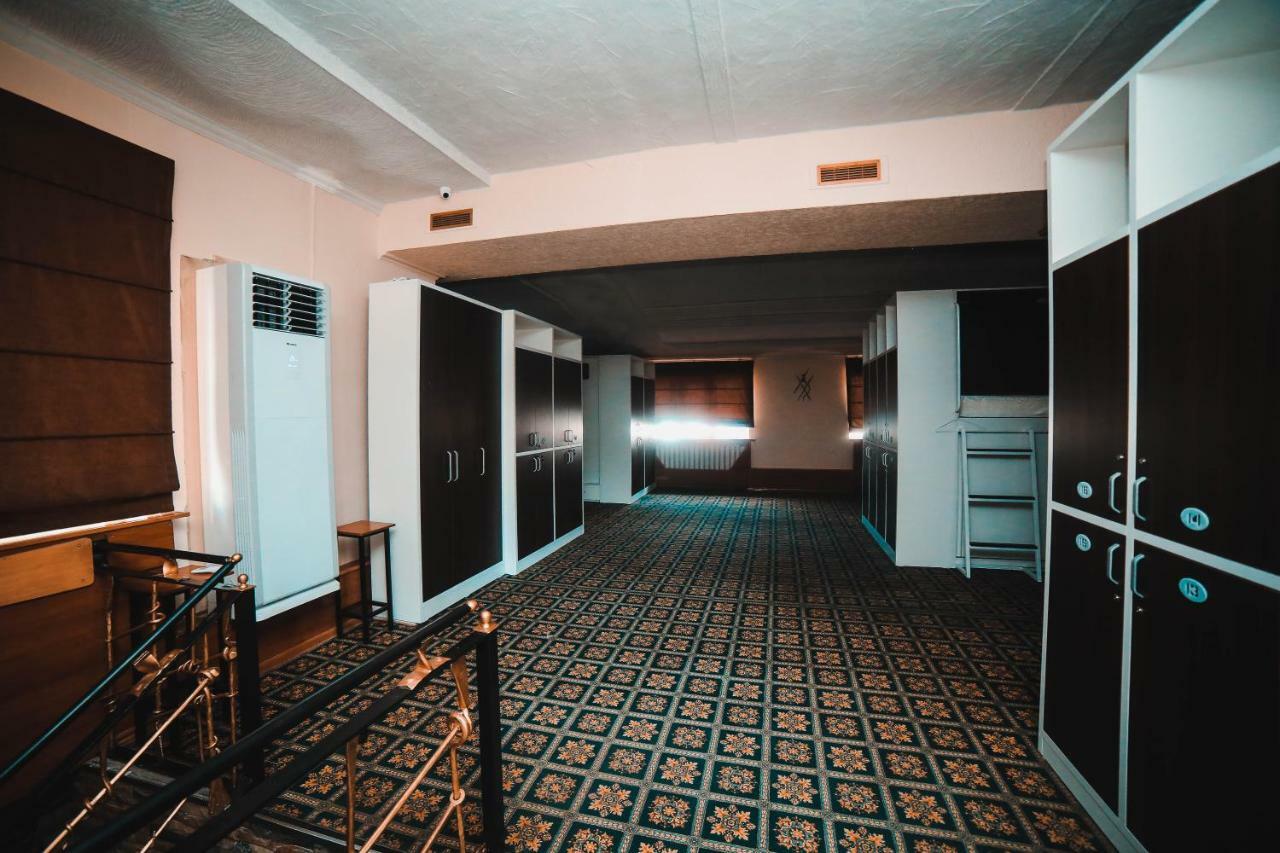 Capsule Hotel Technocave Бішкек Екстер'єр фото