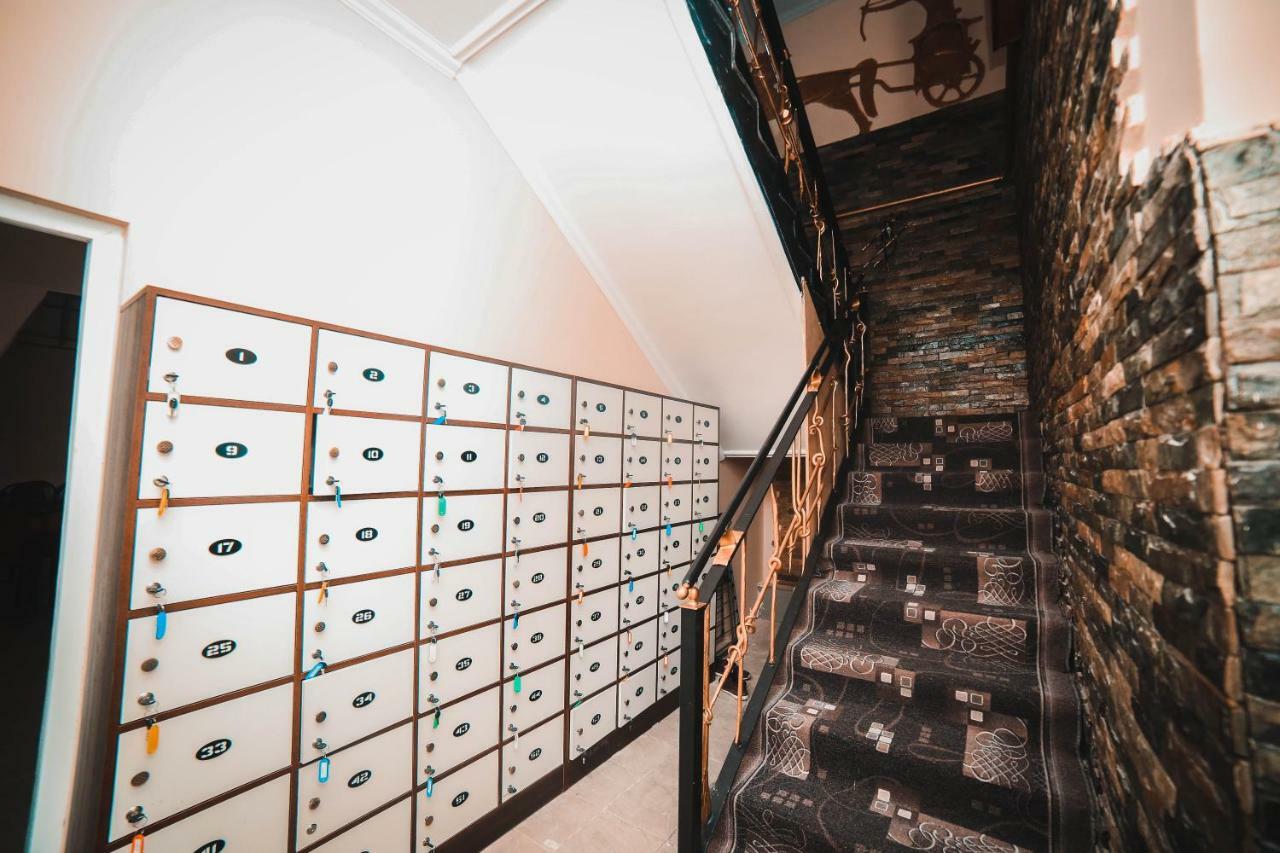 Capsule Hotel Technocave Бішкек Екстер'єр фото